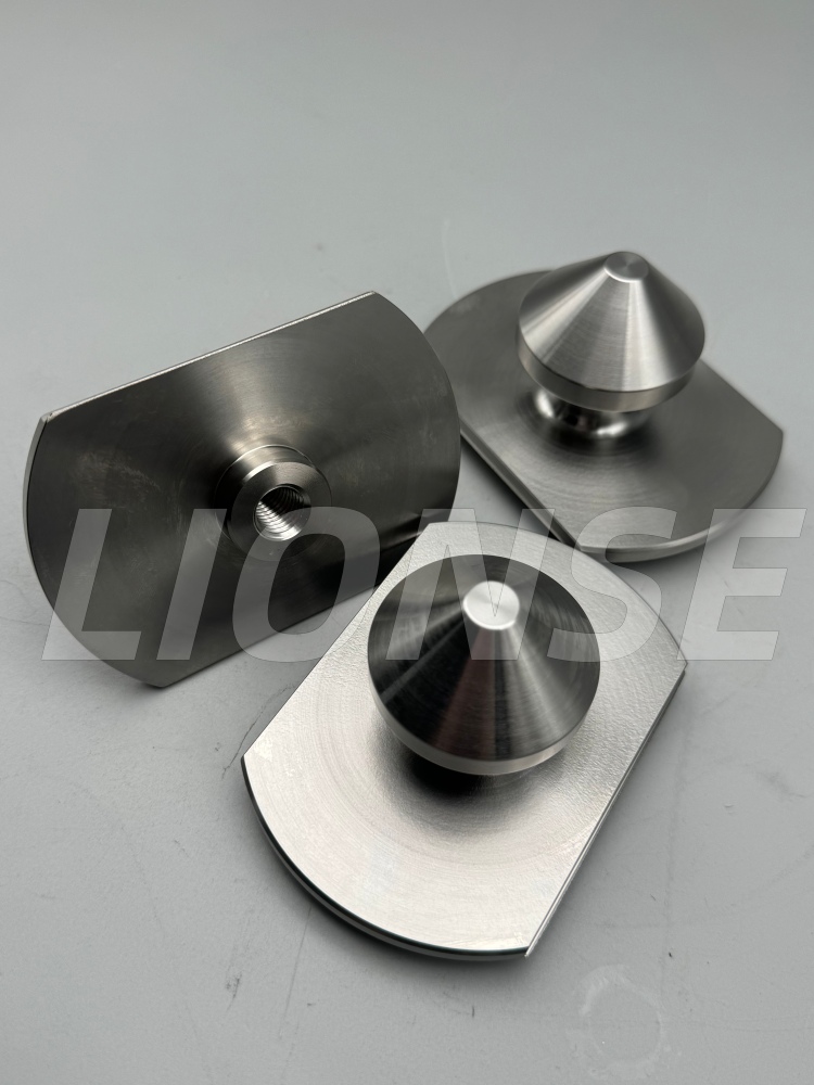 Lionse har nyproduceret ikke-standard Conical Surface Locating Pull Stud, som muliggør CNC-præcisionsfremstilling for at opnå højere effektivitet og bedre kvalitet.