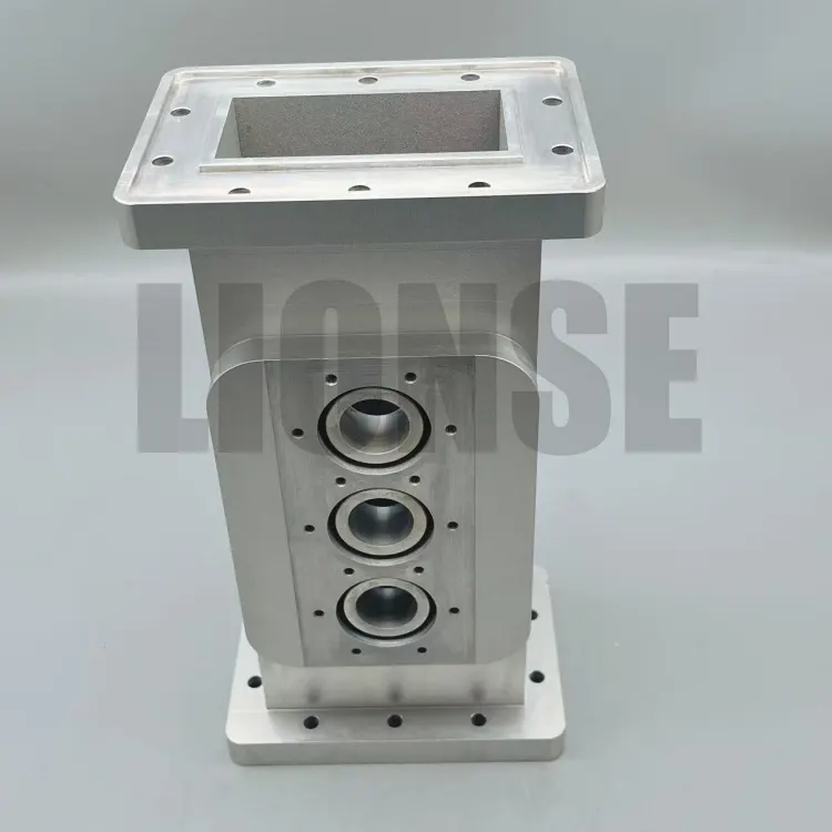 CNC bearbejdning af metal aluminiumblokke med huller